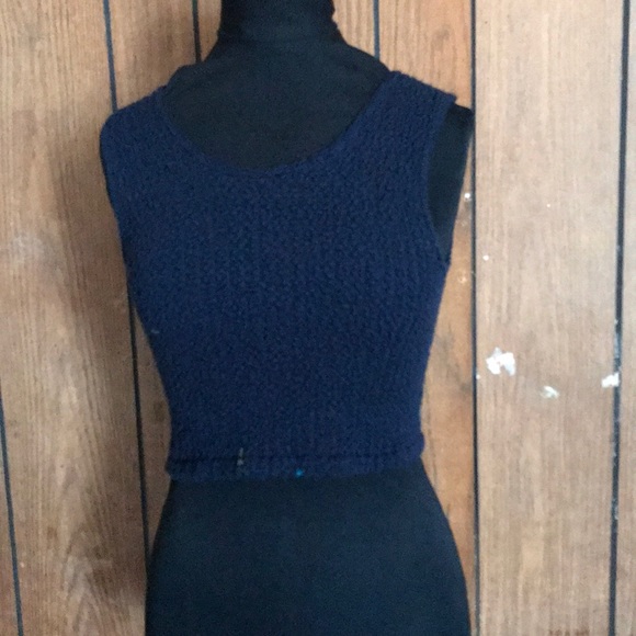 A dark blue crop top - Picture 5 of 6